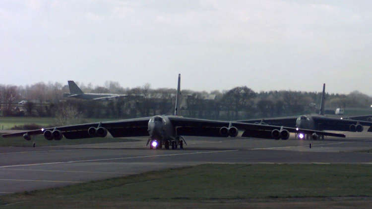 القاذفة بي-52 