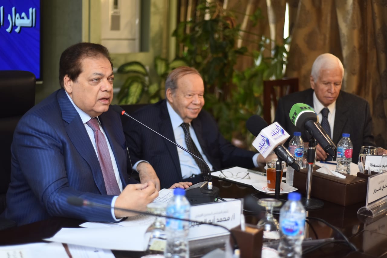  محمد أبو العينين‎ و فتحي سرور