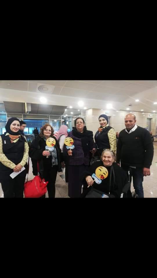 صورة من احتفال مصر للطيران مع المسافرين صورة من احتفال مصر للطيران مع المسافرين