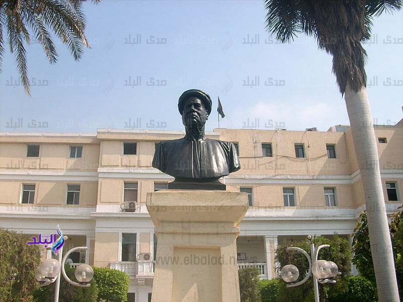 تمثال عبد الرحيم الدمرداش بطب عين شمس