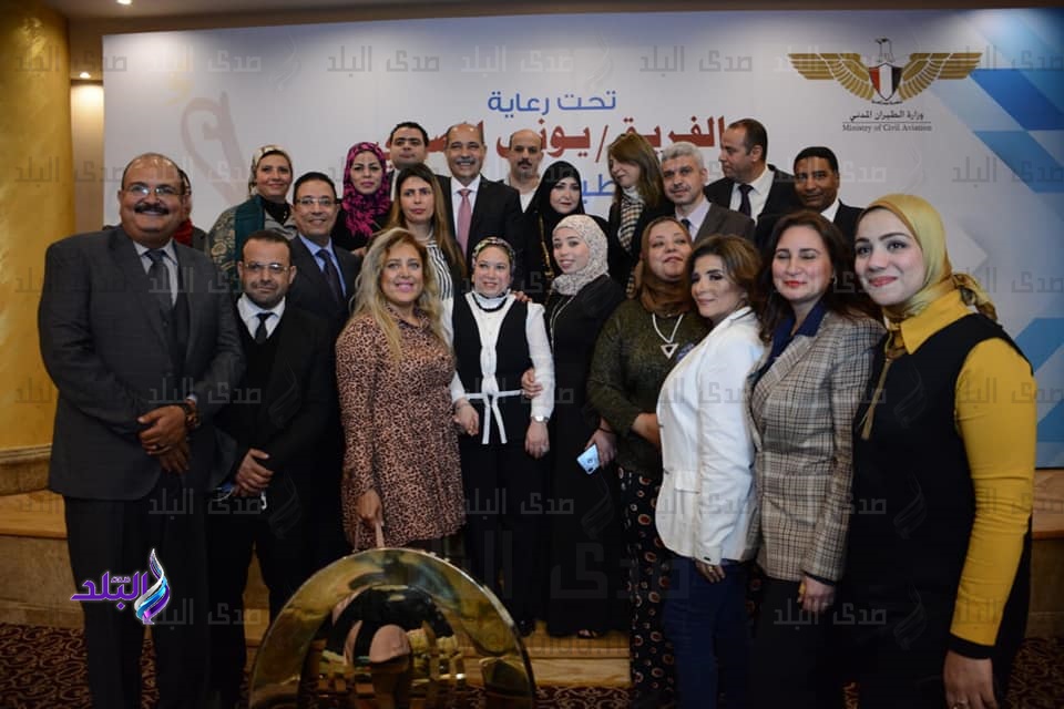 وزير الطيران المدني يكرم 47 سيدة في احتفالية عيد الأم وزير الطيران المدني يكرم 47 سيدة في احتفالية عيد الأم