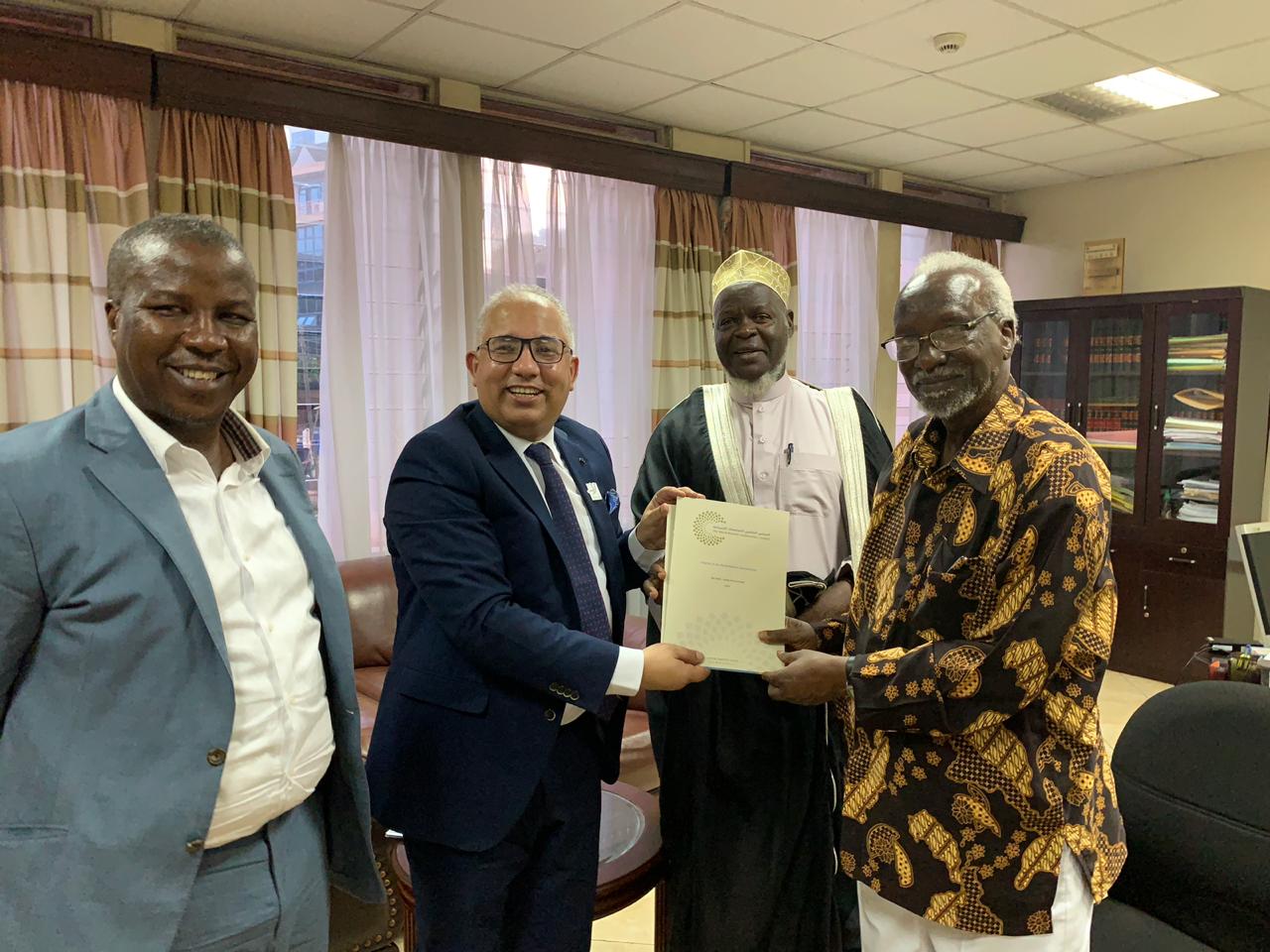 نائب رئيس الوزراء الأوغندي يستقبل الدكتور محمد البشاري