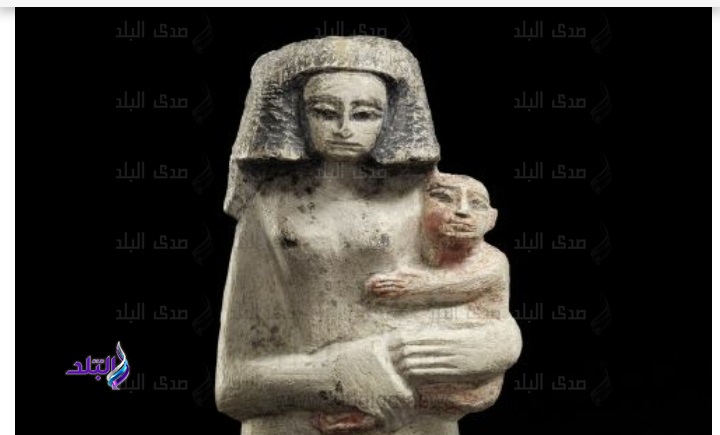 أحد تماثيل الأمومة 