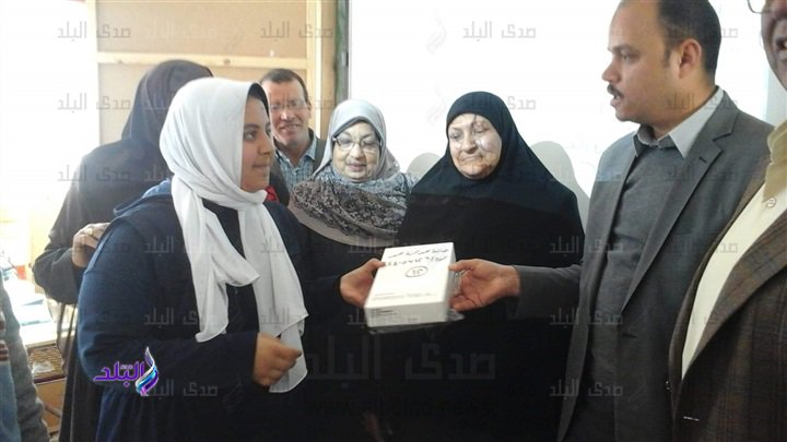 تسليم شريحة التابلت لطلاب أولى ثانوى تسليم شريحة التابلت لطلاب أولى ثانوى
