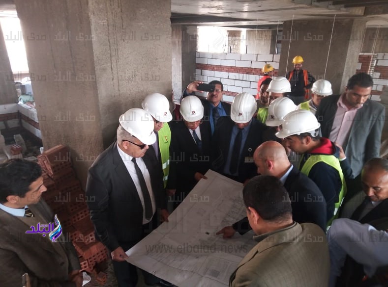 رئيس جامعة القاهرة يتفقد معهد الاورام