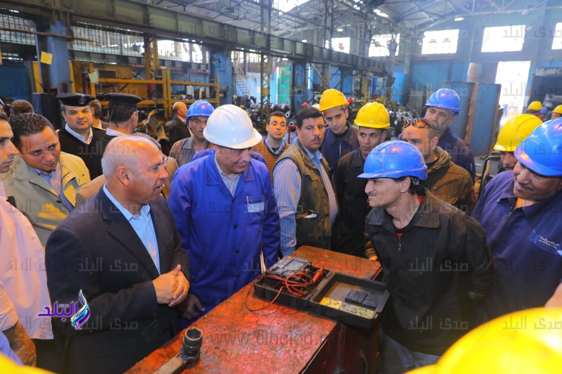 وزير النقل يتفقد محطة مصر 