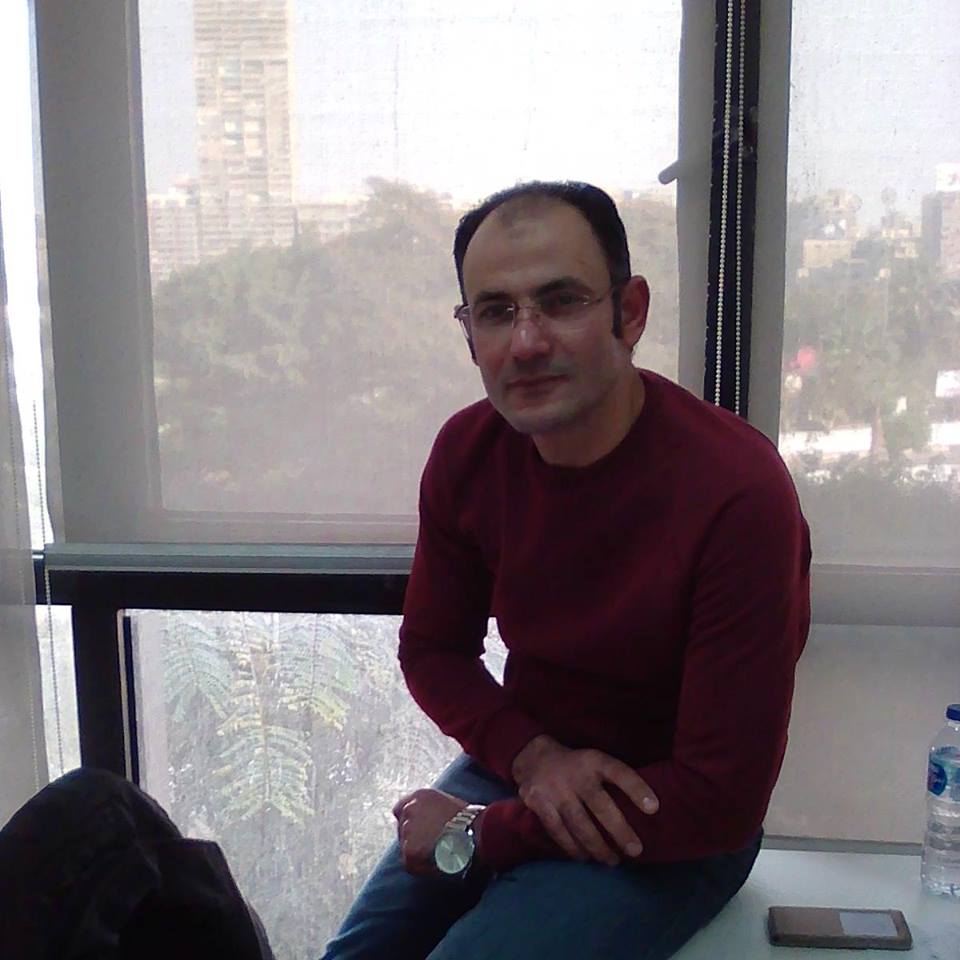 الكاتب الصحفي رضا نايل 