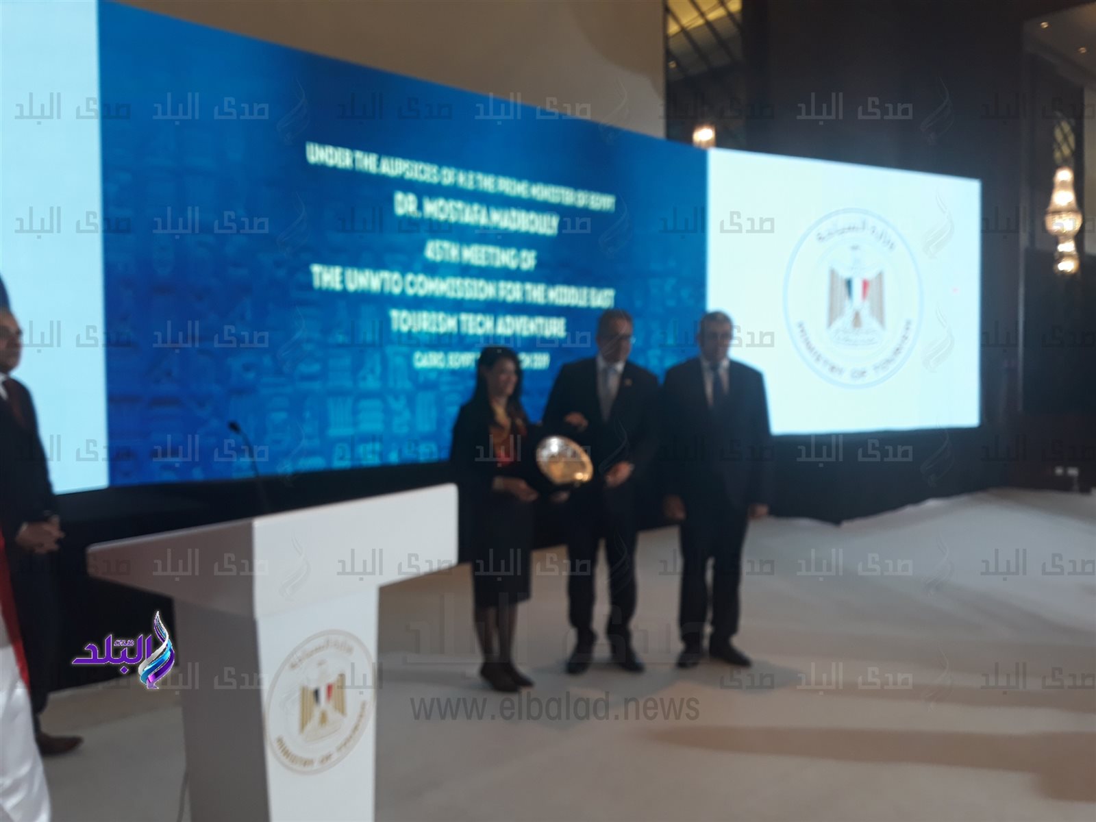 رانيا المشاط تكرم وزير الآثار 