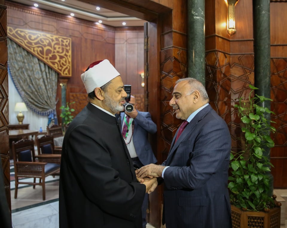 شيخ الأزهر خلال إستقباله لرئيس الوزراء العراقي شيخ الأزهر خلال إستقباله لرئيس الوزراء العراقي