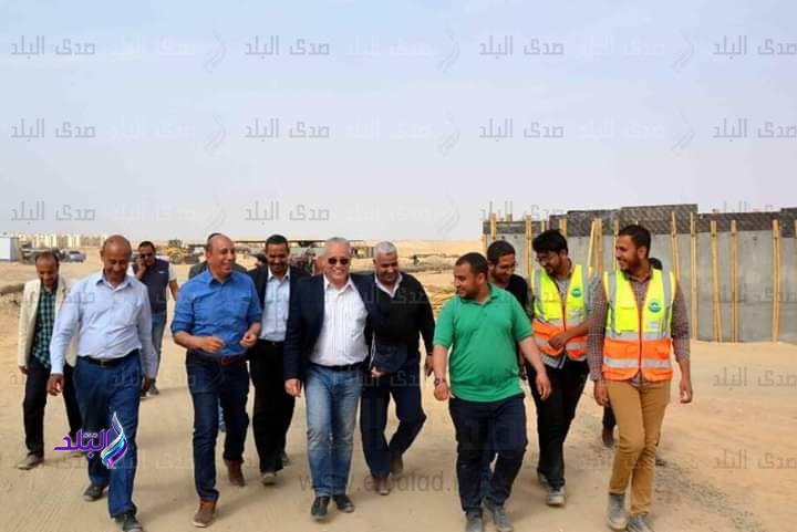 محافظ الأقصر يتابع مشروعات الصرف الصحي والطرق