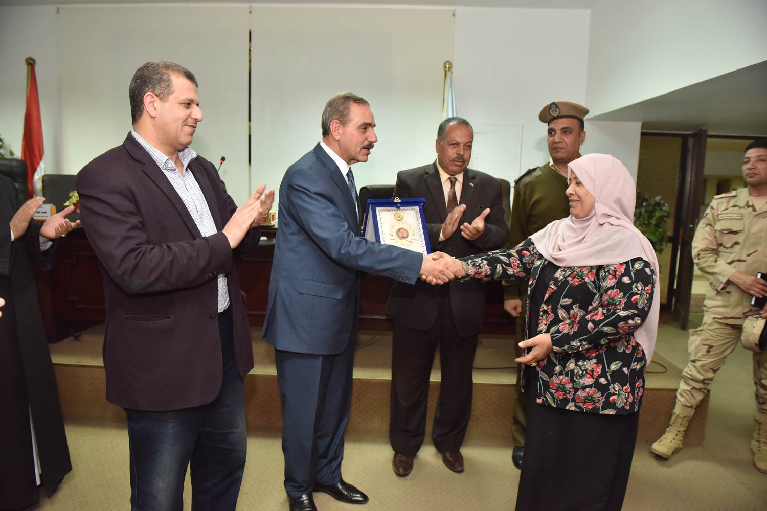 تكريم رئيس مركز ساحل سليم لبلوغها سن المعاش 