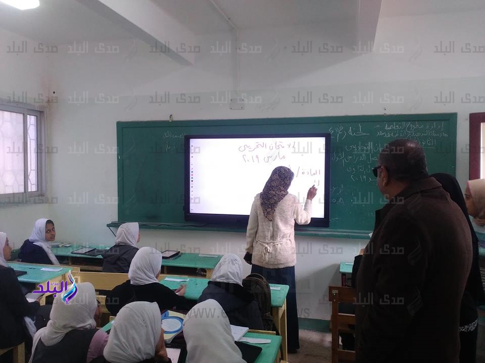 النيلي يتابع امتحانات اولى ثانوي بمدارس مرسي مطروح