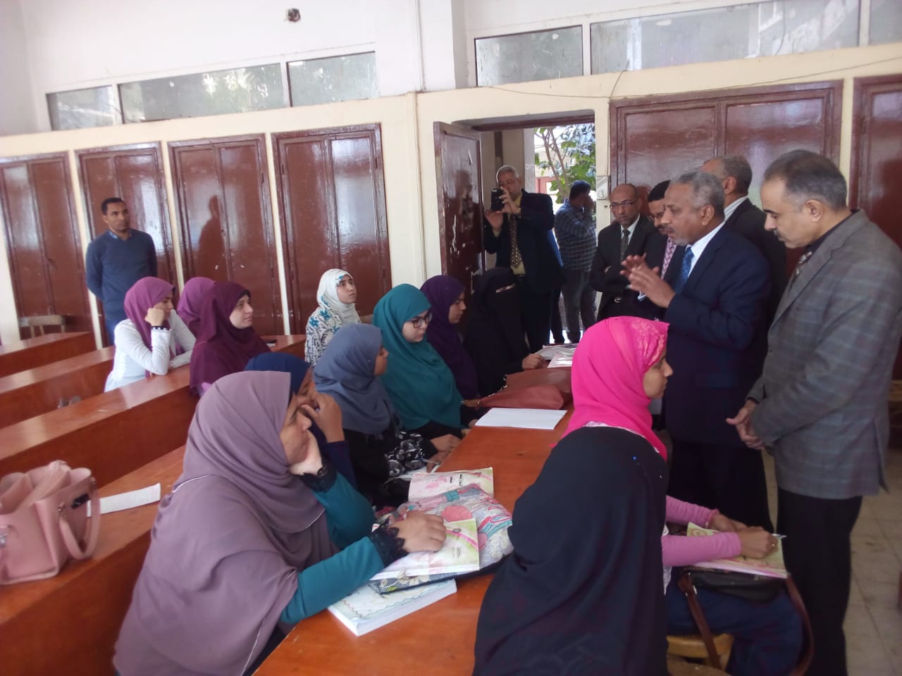 نائب الأزهر بأسيوط يتفقد كلية البنات الإسلامية 