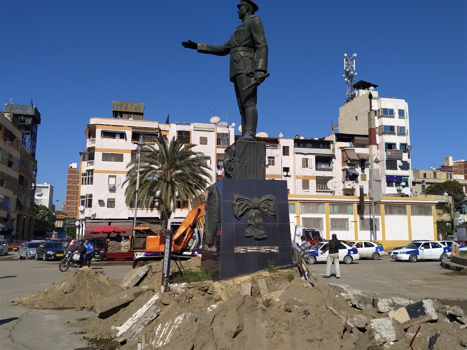 تعرف علي مصير تمثال الرئيس الراحل السادات في بورسعيد
