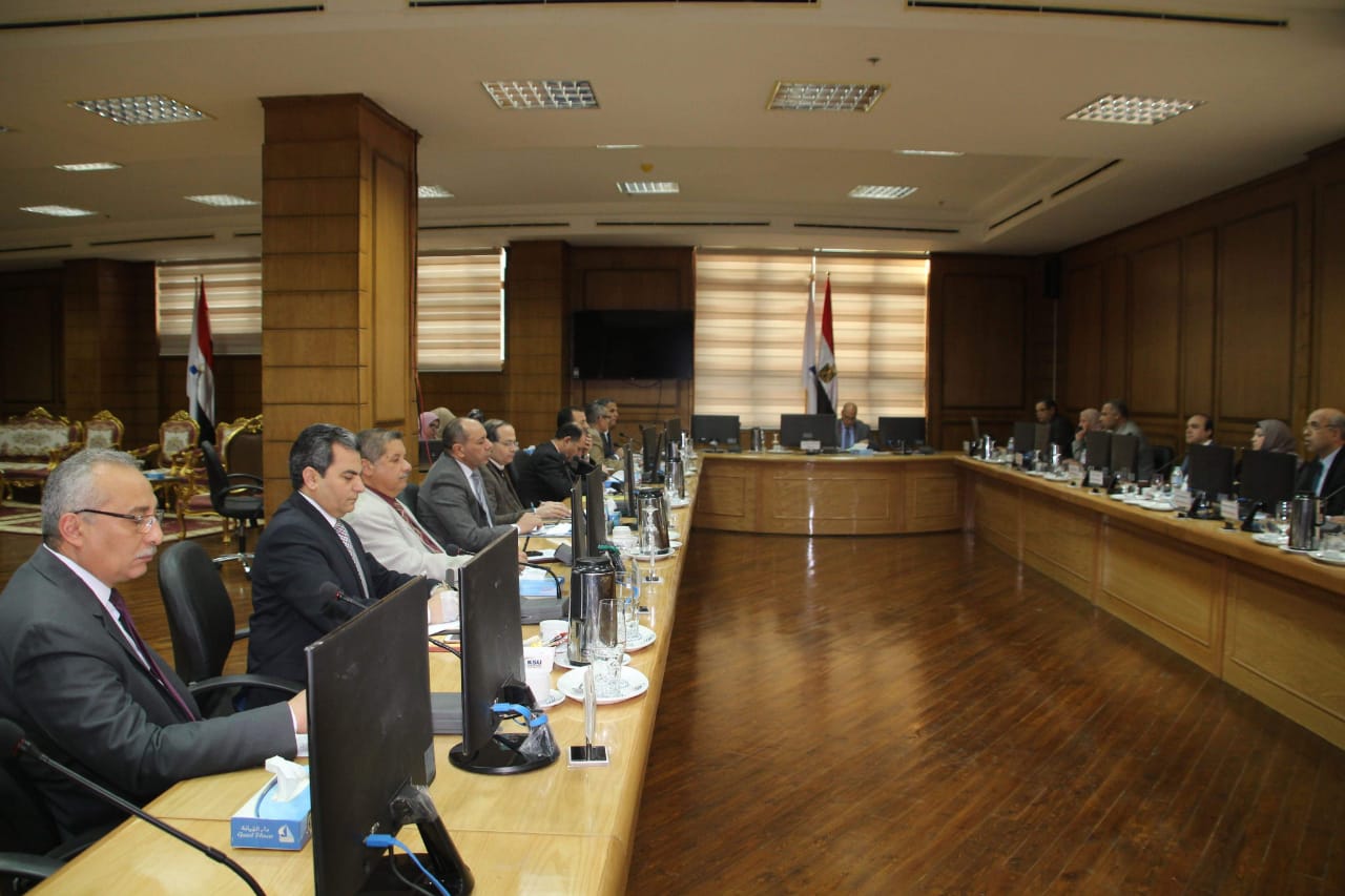 جامعة كفر الشيخ تبحث تحويل المناهج الدراسية الورقية إلى رقمي جامعة كفر الشيخ تبحث تحويل المناهج الدراسية الورقية إلى رقمي