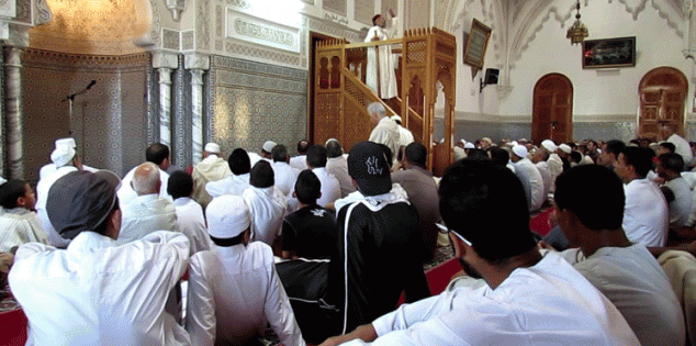 إلقاء السلام على المصلين في خطبة الجمعة إلقاء السلام على المصلين في خطبة الجمعة