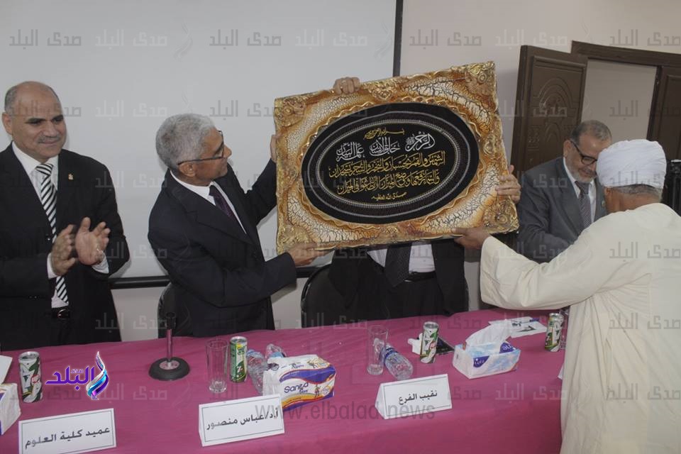 نقابة العلميين بقنا تكرم رئيس جامعة جنوب الوادى نقابة العلميين بقنا تكرم رئيس جامعة جنوب الوادى