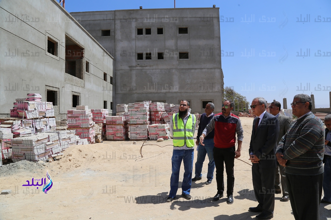 محافظ قنا يتابع عدد من المشروعات الخدمية بدشنا