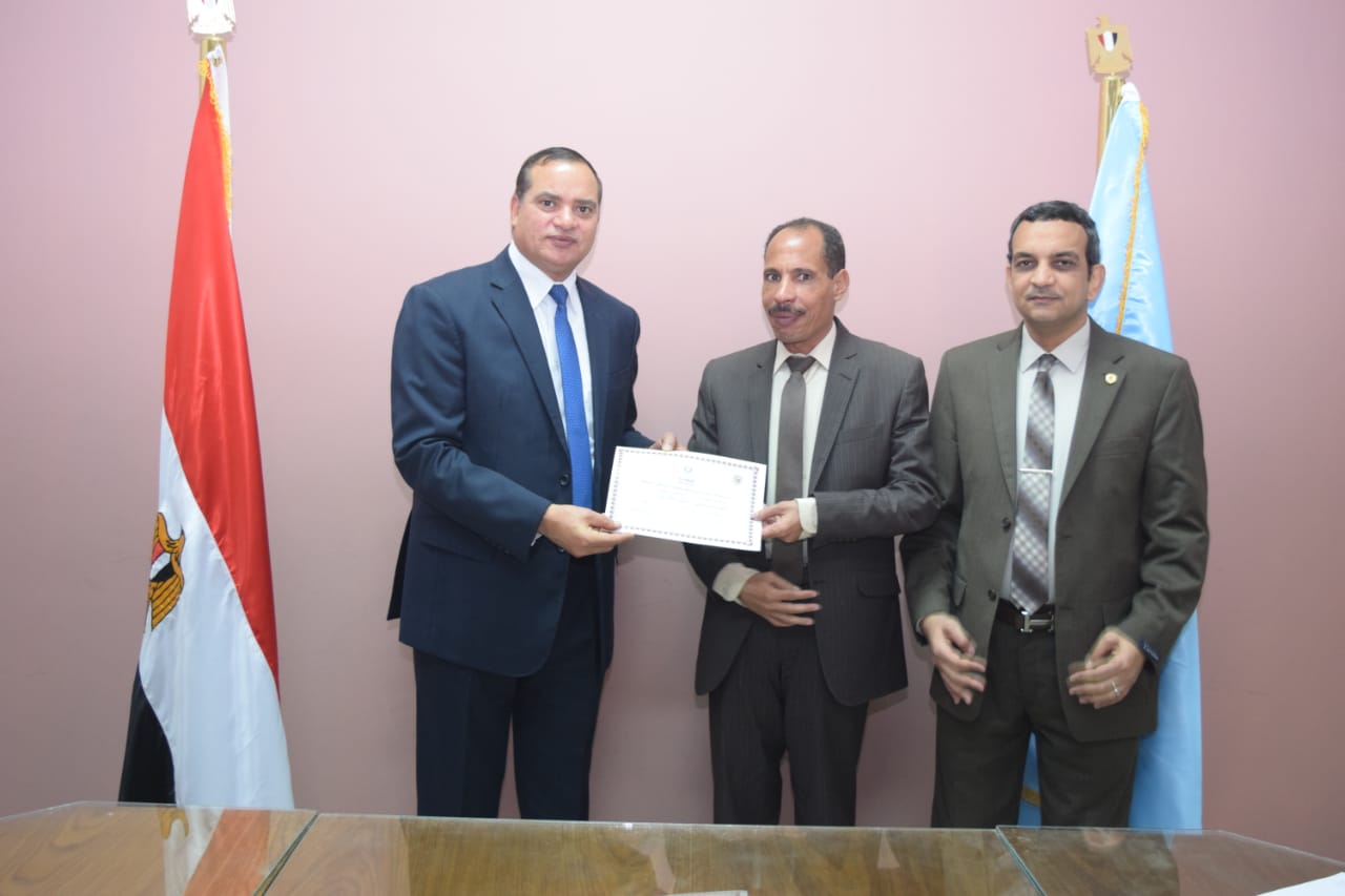 جامعة سوهاج تكرم ٨٠ متدربًا لاجتيازهم دورات التايكو