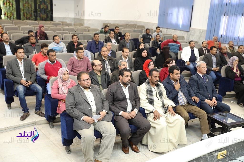 محافظ سوهاج يجتمع بشباب المحافظة من إتحاد شباب الريف  محافظ سوهاج يجتمع بشباب المحافظة من إتحاد شباب الريف