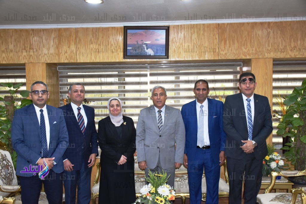 محافظ أسوان يستقبل رئيس الهيئة القومية