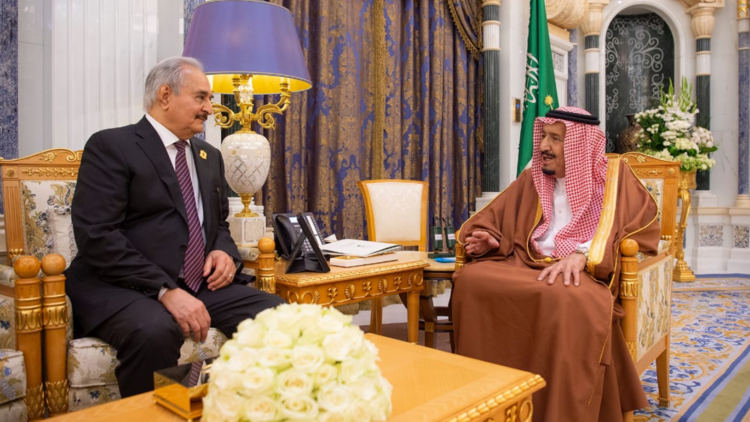 الملك سلمان والمشير خليفة حفتر 