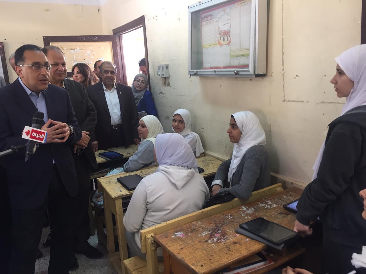 الدكتور مصطفي مدبولي رئيس مجلس الوزراء الدكتور مصطفي مدبولي رئيس مجلس الوزراء