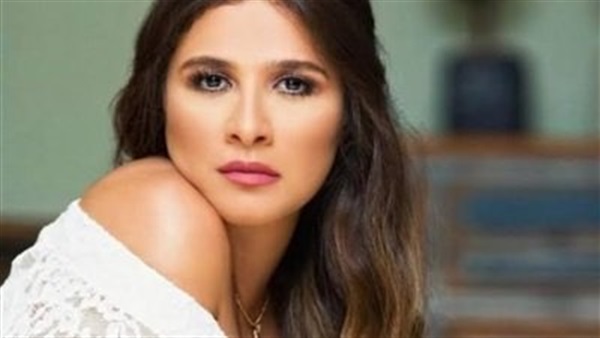 ياسمين عبد العزيز