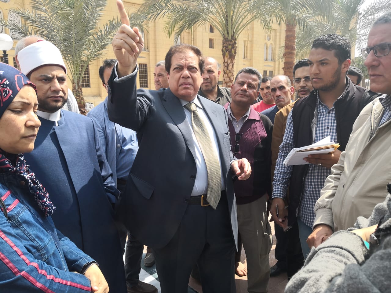 أبوالعينين يتفقد أعمال تجديد ساحة مسجد السيدة زينب أبوالعينين يتفقد أعمال تجديد ساحة مسجد السيدة زينب