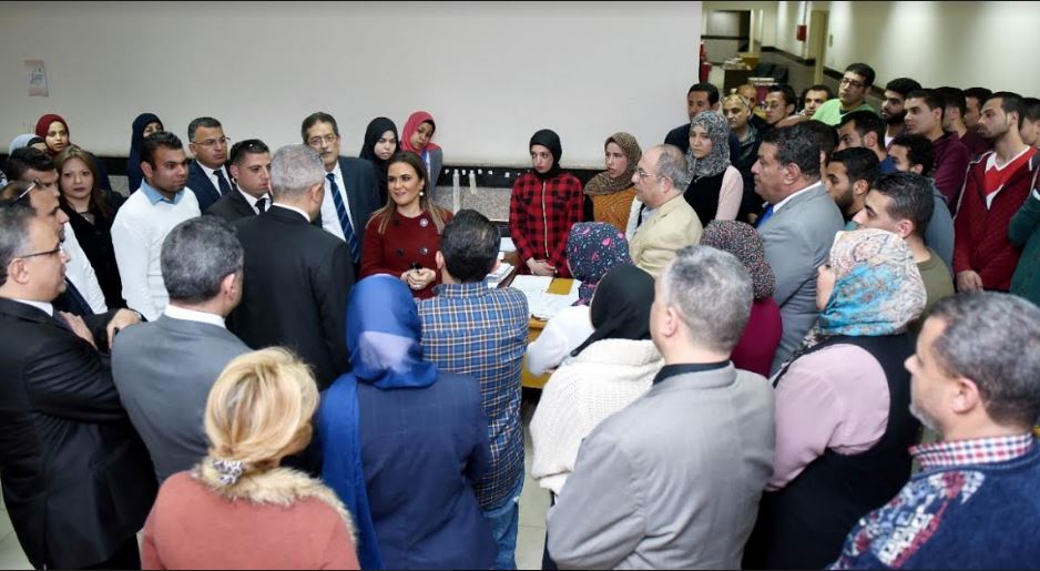 وزيرة الاستثمار خلال الجولة