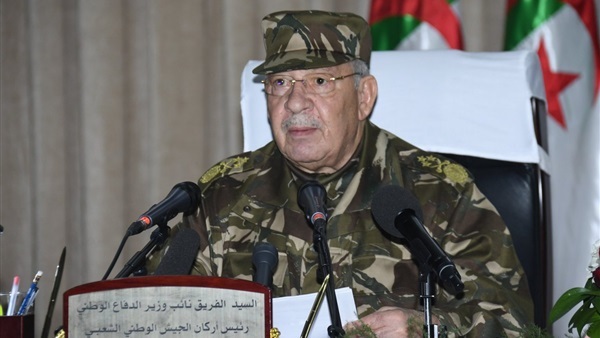 الفريق أحمد قايد صالح نائب وزير الدفاع رئيس الأركان الجزائري