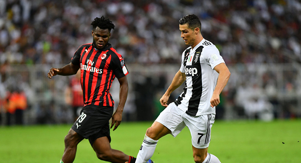 رونالدو ولاعب ميلان من مباراة سابقة رونالدو ولاعب ميلان من مباراة سابقة