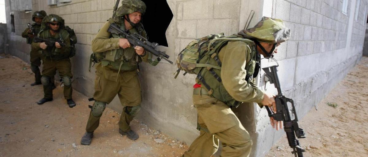 إسرائيلي يطلق النار تجاه منازل الفلسطينيين في الخليل