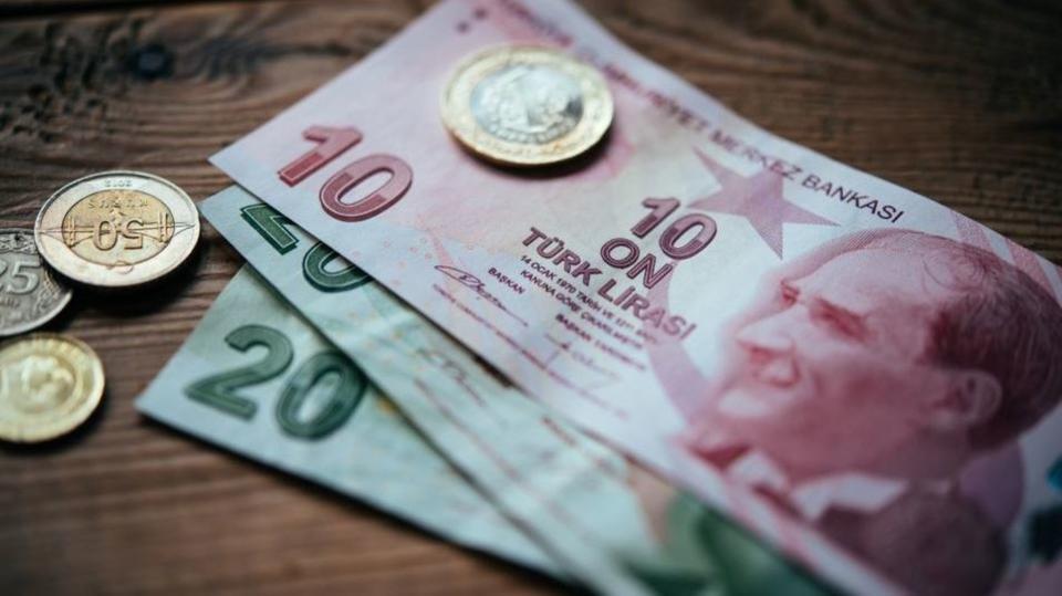 تراجع الليرة التركية بعد الانتخابات المحلية تراجع الليرة التركية بعد الانتخابات المحلية
