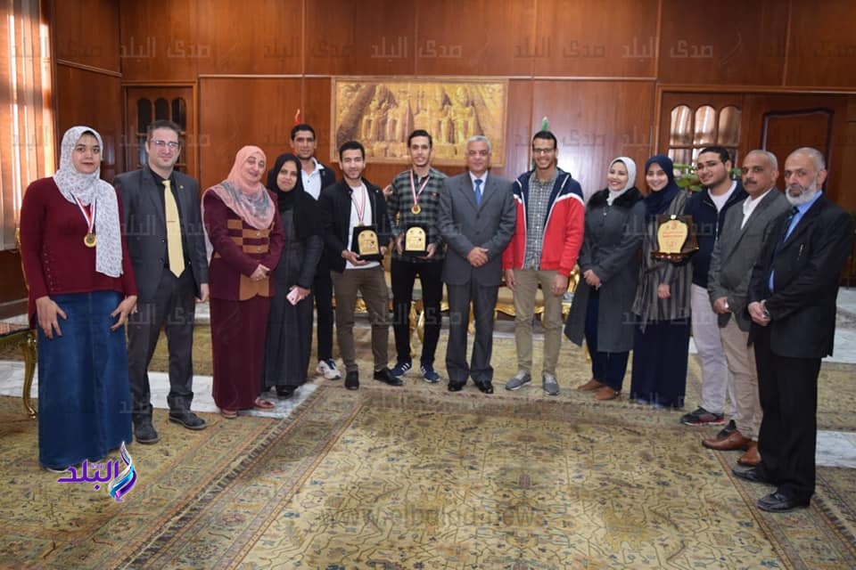 رئيس جامعة المنوفية يكرم الطلاب المتميزين ف