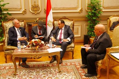 سفير الدنمارك أثناء زيارته للبرلمان