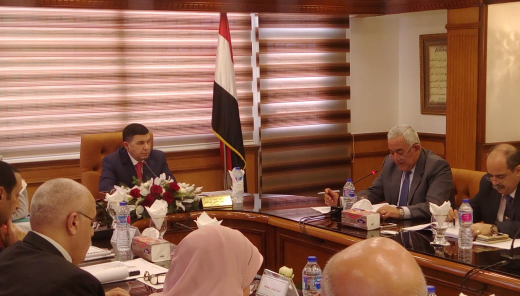 خلال الاجتماع