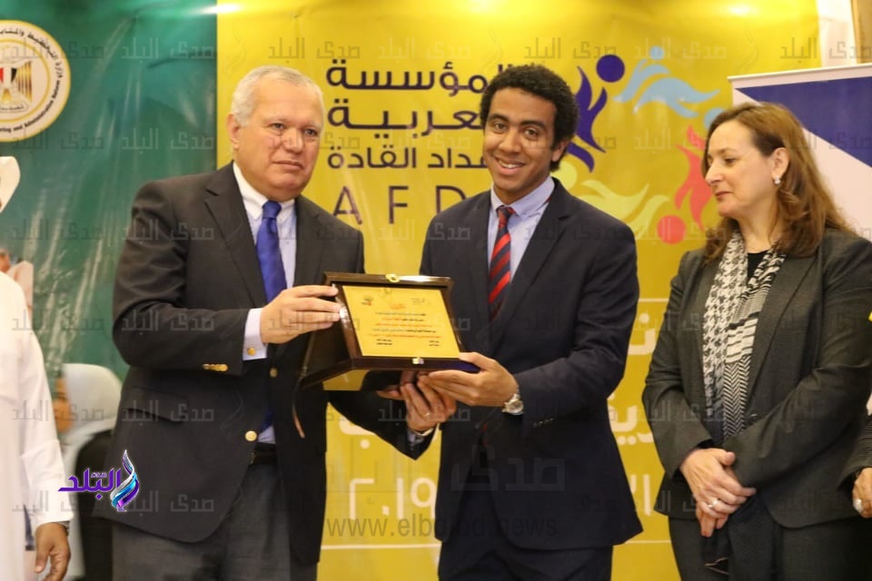 تكريم منسق عام مكتب الشباب الافريقي