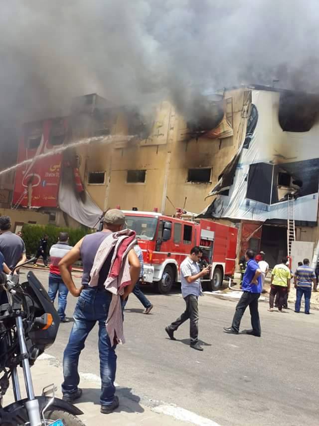 اندلاع حريق هائل فى ثلاجة مواد غذائية بالقليوبية