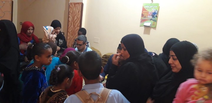 الكشف على 110 مريض بقافلة طبية بالأقصر