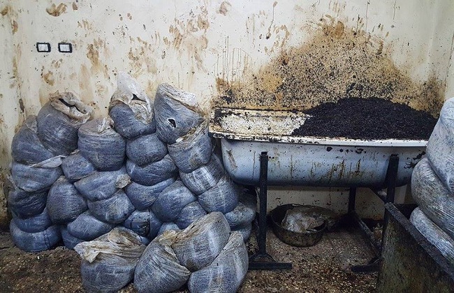 ضبط مصنع معسل مغشوش فى حملة تموينية بالبداري ضبط مصنع معسل مغشوش فى حملة تموينية بالبداري