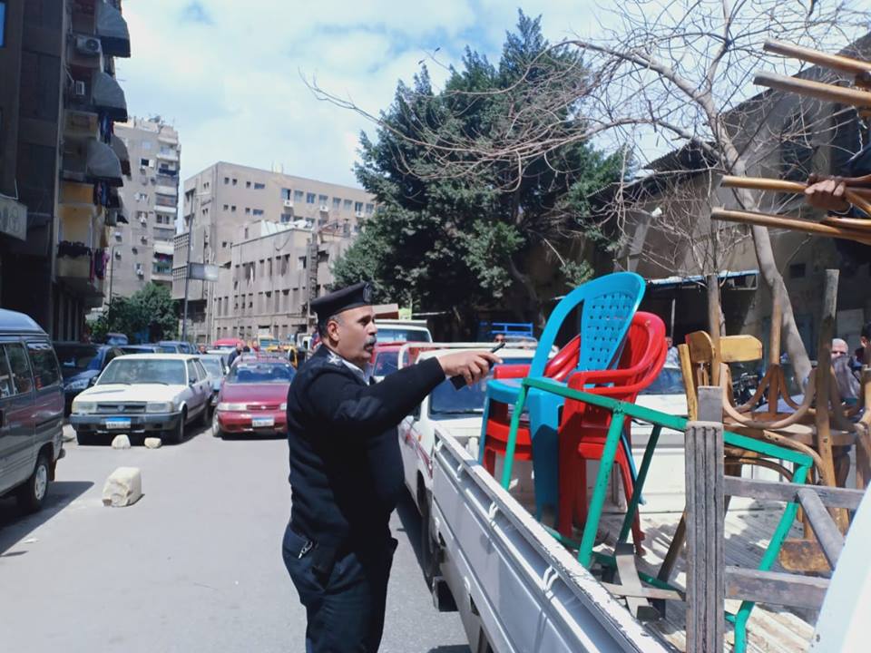 رفع إشغالات المقاهي وغلق المحلات المخالفة بدار السلام رفع إشغالات المقاهي وغلق المحلات المخالفة بدار السلام