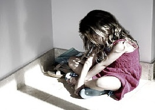 شاب يستدرج طفلة للاعتداء عليها بمقابر بني سويف