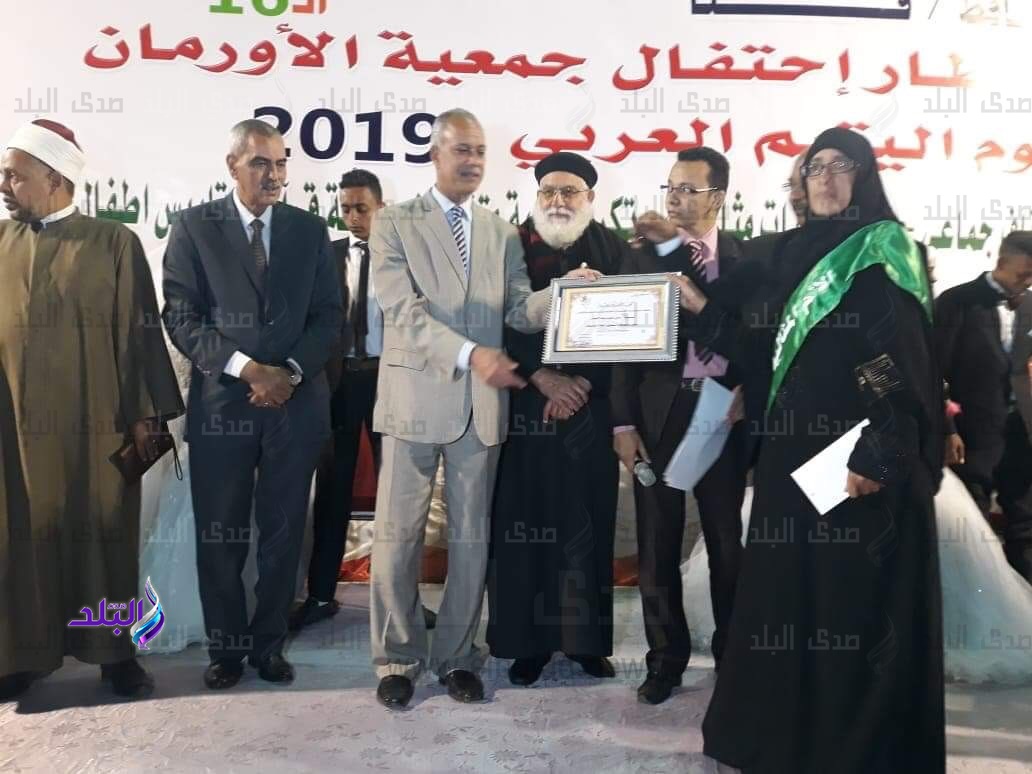 قنا تكرم ٢٠ طفل وتحتفل بزواج ٥ عرائس خلال حفل يوم اليتيم