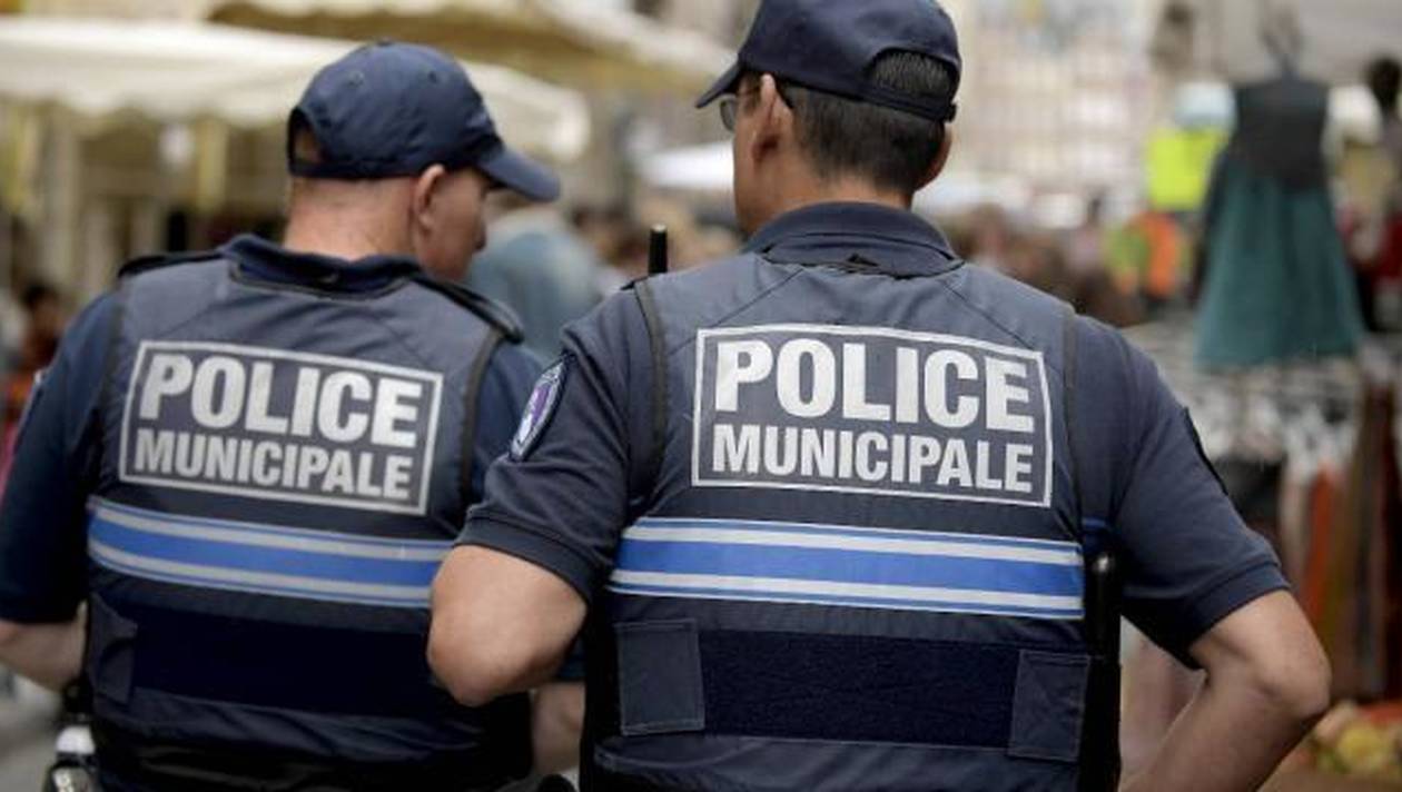 العثور على جثتي شرطيين في مقر عملهما بفرنسا العثور على جثتي شرطيين في مقر عملهما بفرنسا