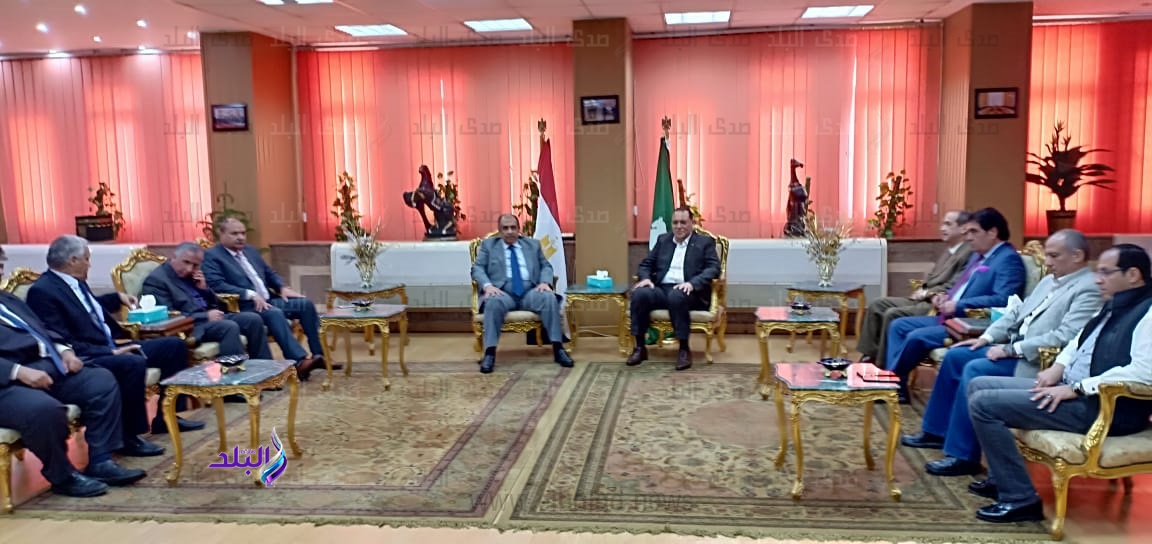 وزير الزراعة عز الدين أبو ستيت