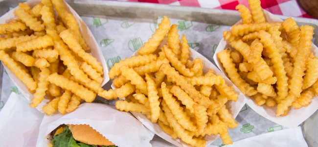 4 طرق لتحمير البطاطس.. دون زيت ولا قلاية كهرباء