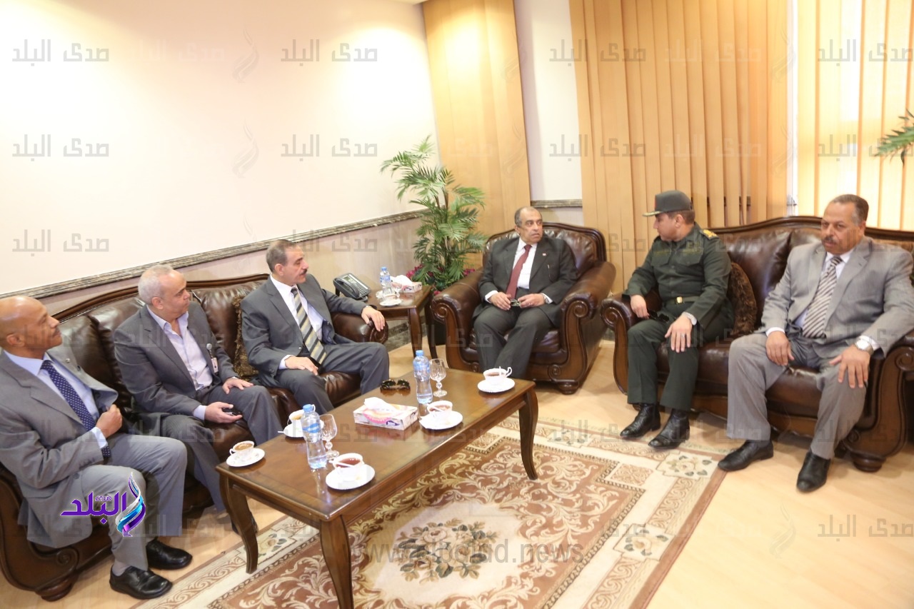 وزير الزراعة مع محافظ أسيوط