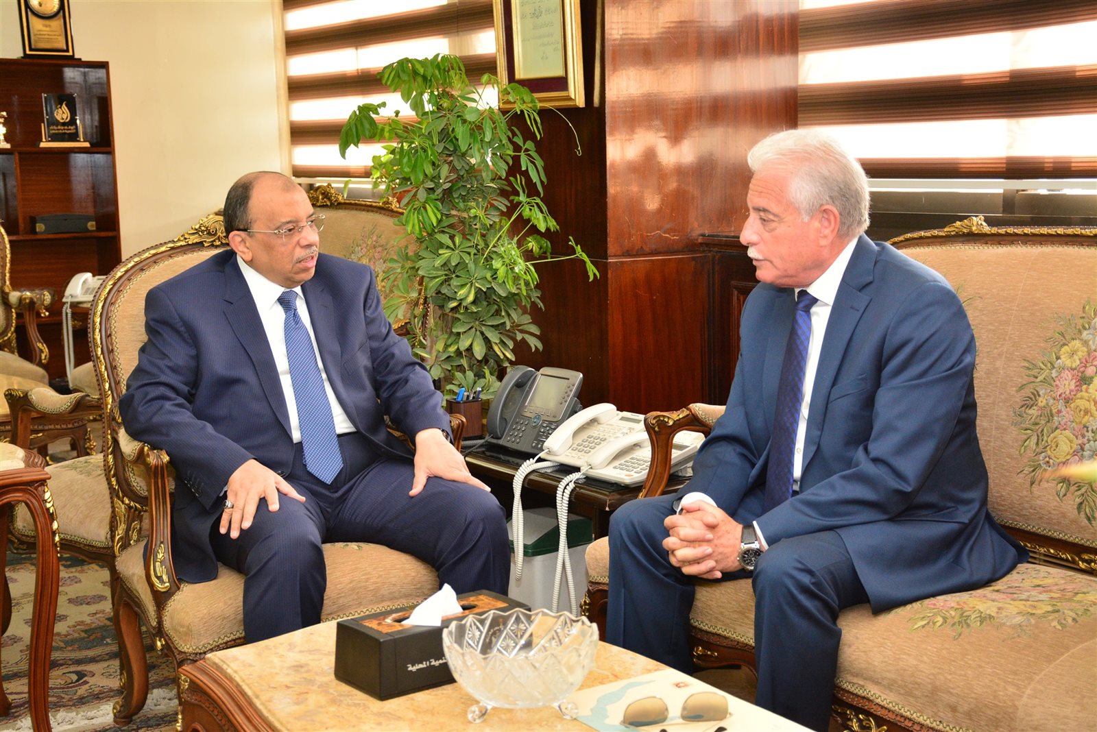 وزير التنمية المحلية مع محافظ جنوب سيناء وزير التنمية المحلية مع محافظ جنوب سيناء