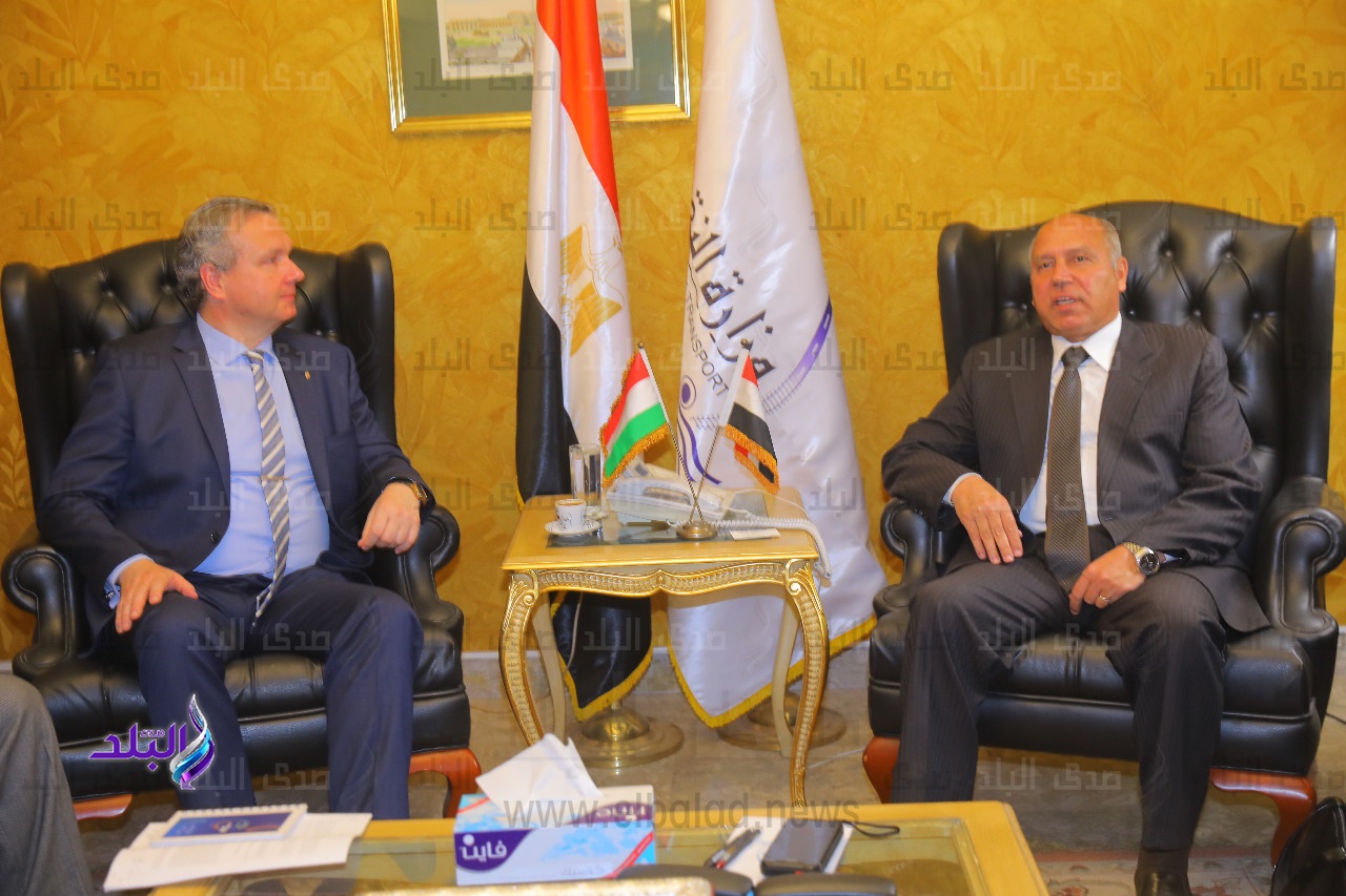 وزير النقل يتابع اللمسات الأخيرة لتفعيل صفقة توريد 1300 عربة